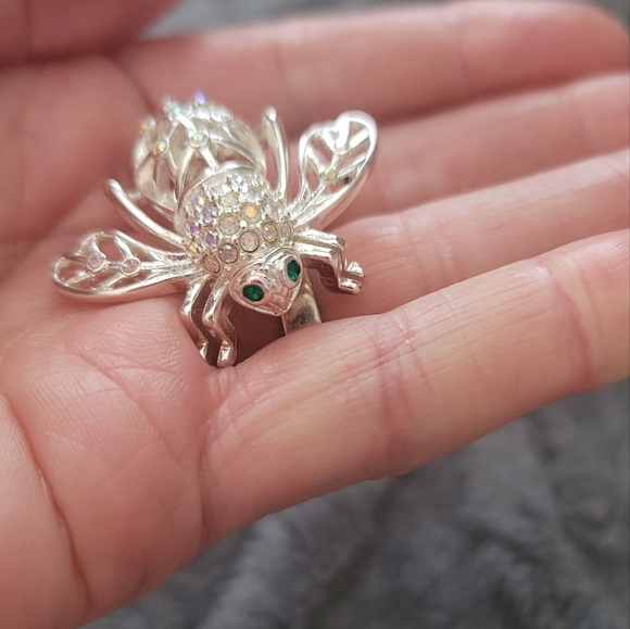 Joan Rivers Brooch - Picture 2 of 6